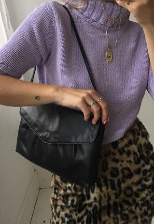 THE CUTEST BLACK VINTAGE 80S LEATHER MINI HANDBAG