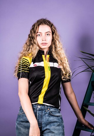 VINTAGE 1990S SPORTS T-SHIRT IN BLACK AND YELLOW