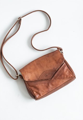 VINTAGE 70S BOHO SHOULDER BAG IN BROWN LEATHER