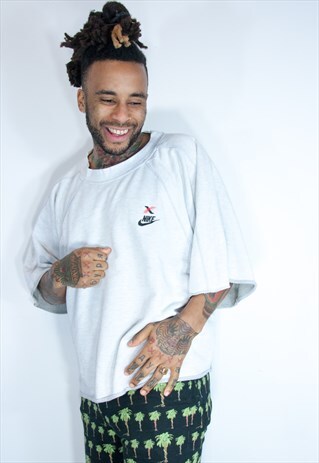VINTAGE NIKE SHORTSLEEVE SWEATER