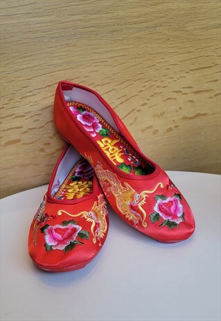 Embroidered Flower Traditional Chinese Flat Red Wedding Shoe