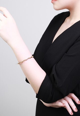 AILI TWISTED GOLD CUFF
