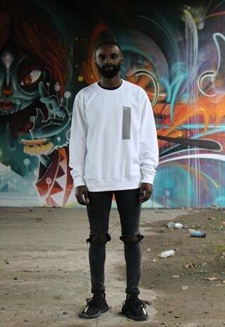 SWEATER IN WHITE WITH FRONT GREY PRINT