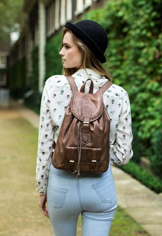 MEDIUM SOFT GREY LEATHER RUCKSACK