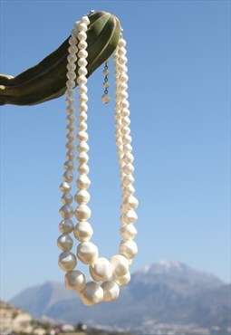 Deadstock white pearl tone chunky double strand necklace.