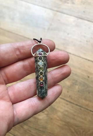 CRYSTAL POINT CHAKRA NECKLACE GREY STONE