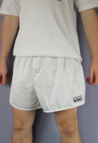 VINTAGE ASICS SHORTS IN WHITE WITH EMBROIDERED LOGO AND DRAW