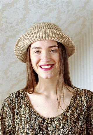 BEIGE KNITTED FIRM WOOL HAT