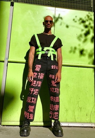 HIGH WAISTED JEANS IN BLACK WITH CHINESE WRITTING