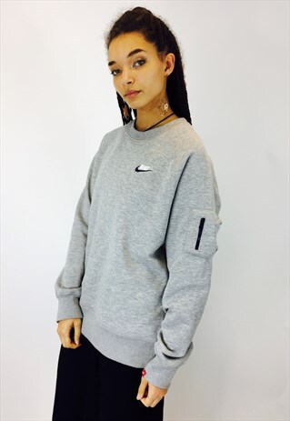 NIKE EMBROIDERED SWOOSH SWEATSHIRT
