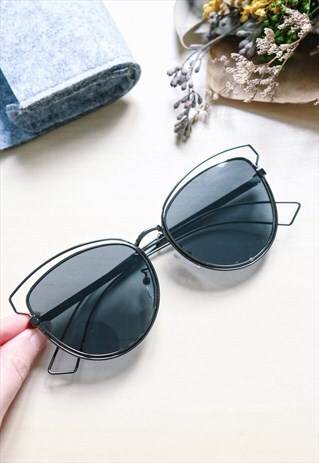 CAT EYE SUNGLASSES WITH CUT-OUT DETAIL - BLACK