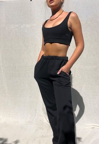 SPORTY CROP TOP IN BLACK