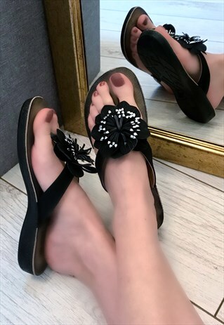 BLACK FLOWER FLIP FLOPS
