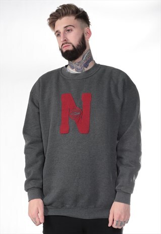 VINTAGE NIKE SWEATSHIRT
