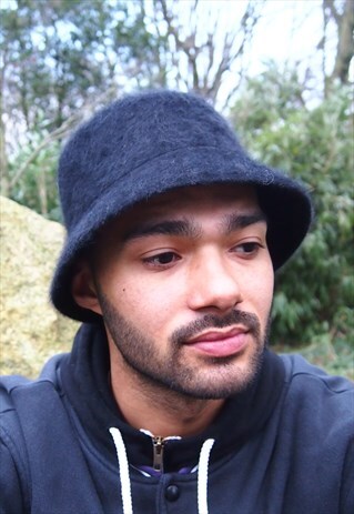BLACK FLUFFY BUCKET HAT