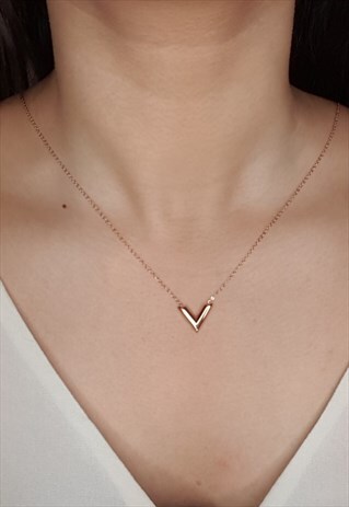 ROSE GOLD V NECKLACE