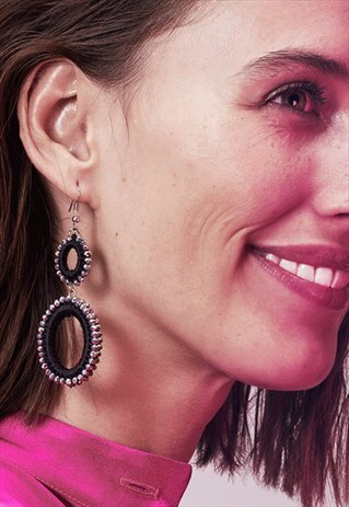 BLACK DANGLE EARRINGS AND FACETED STONES