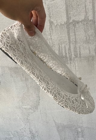 Vintage 00's Unique White Sheer Lace Ballet Ballerina Shoes 