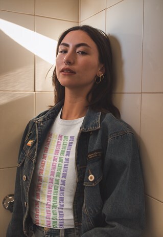 T-SHIRT IN WHITE WITH GAY PRIDE GRAPHIC