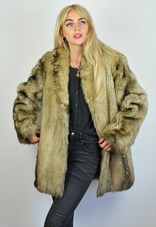 VINTAGE 70S LIGHT BROWN ARCTIC FAUX FUR JACKET / COAT