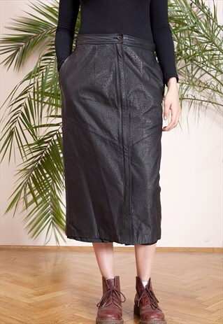 CALF LENGTH BLACK LEATHER SKIRT WITH A ZIPPER