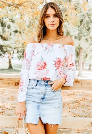 OFF-THE-SHOULDER BLOSSOM TOP