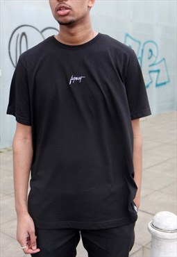 Short sleeved T-shirt in black with embroidery signature 