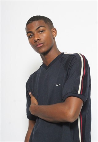 VINTAGE NIKE V-NECK T-SHIRT