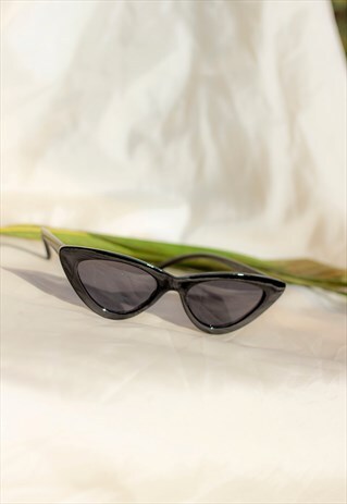 BLACK WEIGHTED CAT EYE SUNGLASSES