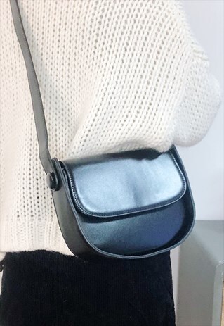 CLASSIC BOX BAG SHOULDER BAG IN BLACK