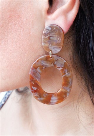 TAN LARGE GEOMETRIC OVAL ACRYLIC DROP DANGLE EARRINGS
