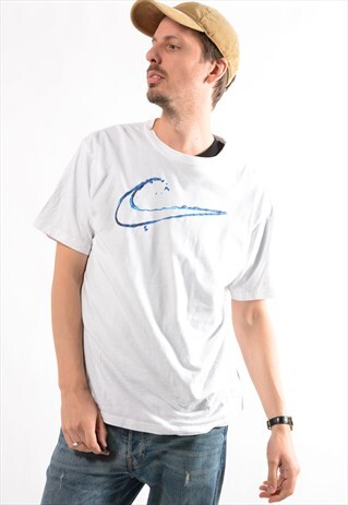 WHITE NIKE TEE SHIRT.