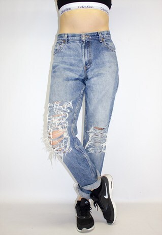 VINTAGE LEVI'S DESTROYED BOYFRIEND JEANS