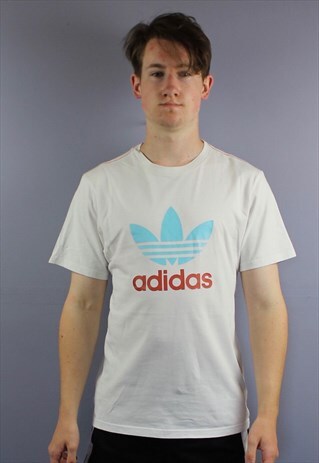 VINTAGE ADIDAS T SHIRT IN WHITE WITH PRINTED TREFOIL LOGO. S