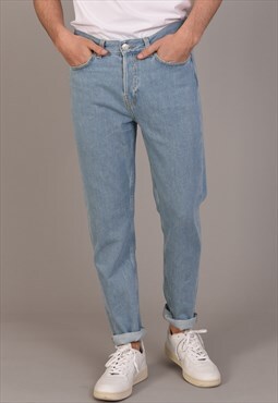 Tapered Jeans in a Light Wash