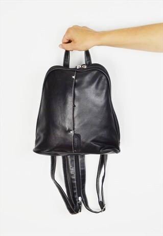 BLACK FAUX LEATHER RUCKSACK/ BACKPACK BAG