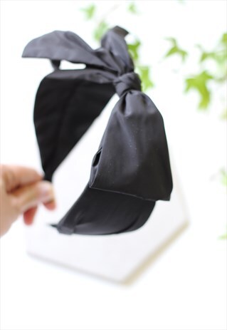 BOW-DETAIL WIDE HEADBAND IN BLACK