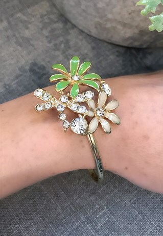 GOLD COLOURED FLOWER BANGLE
