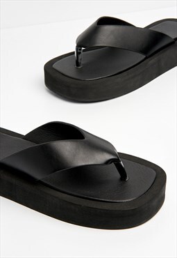Larisa Thick Strap Toepost Flat Sandal in Black