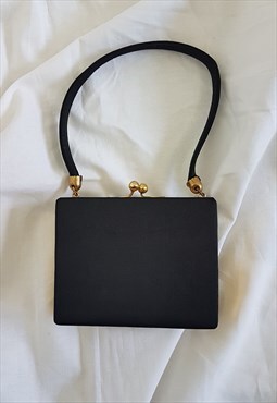  Black and gold-plated minaudiere Small non-removable handle