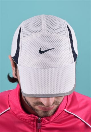 VINTAGE NIKE BLACK AND WHITE BREATHABLE CAP