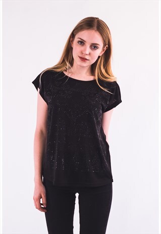 SHORT SLEEVE T-SHIRT WITH STUDDED DESIGN IN BLACK