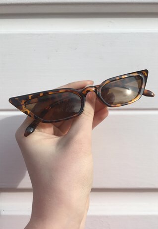 WOMENS VINTAGE 90S LEOPARD PRINT THIN POINTY SUNGLASSES
