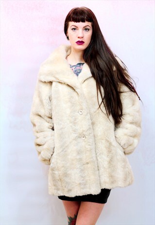 1960S VINTAGE CREAM SUPER SOFT FAUX FUR COAT