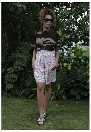 VINTAGE 90'S WHITE FLOWER PRINT SHORTS