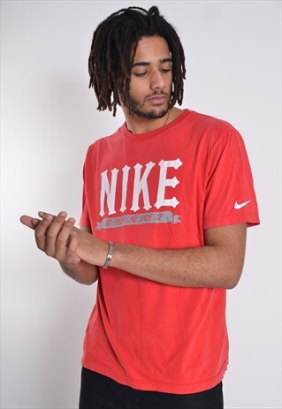 VINTAGE NIKE T-SHIRT RED