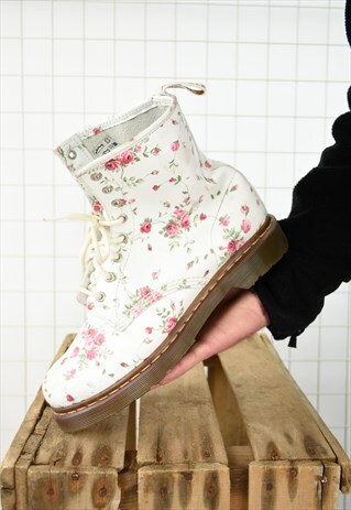 VINTAGE DR MARTEN WHITE AND FLORAL PATTERN CLASSIC BOOTS