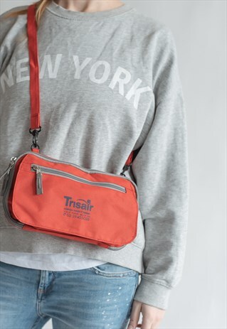 VINTAGE Y2K UNISEX TRAVEL BAG IN RED