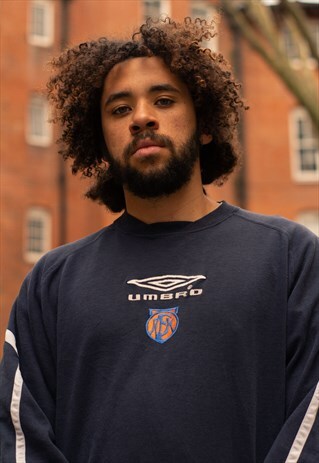 VINTAGE 90S UMBRO LOGO CREW NECK SWEATSHIRT IN NAVY & WHITE