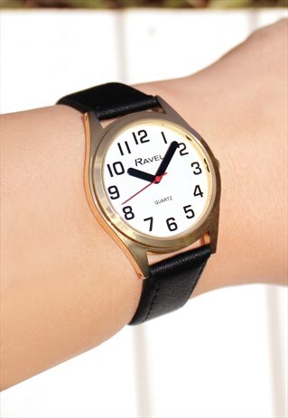 CLASSIC GOLD WATCH WITH BOLD HANDS